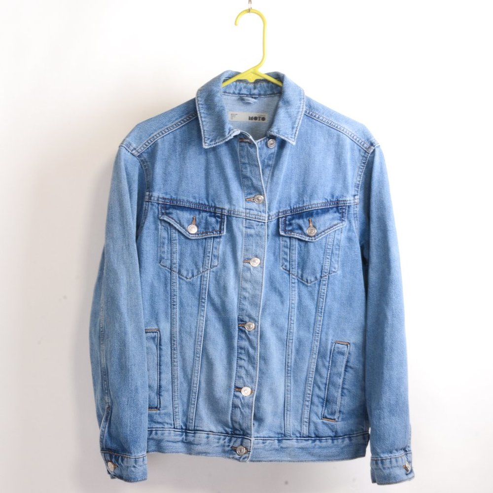 Gorgeous TOPSHOP size 4 denim MOTO jacket in EUC!